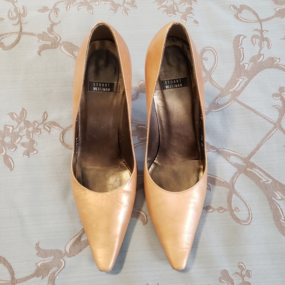 Stuart Weitzman Gold Pointed Toe Leather Heels - Picture 2 of 12